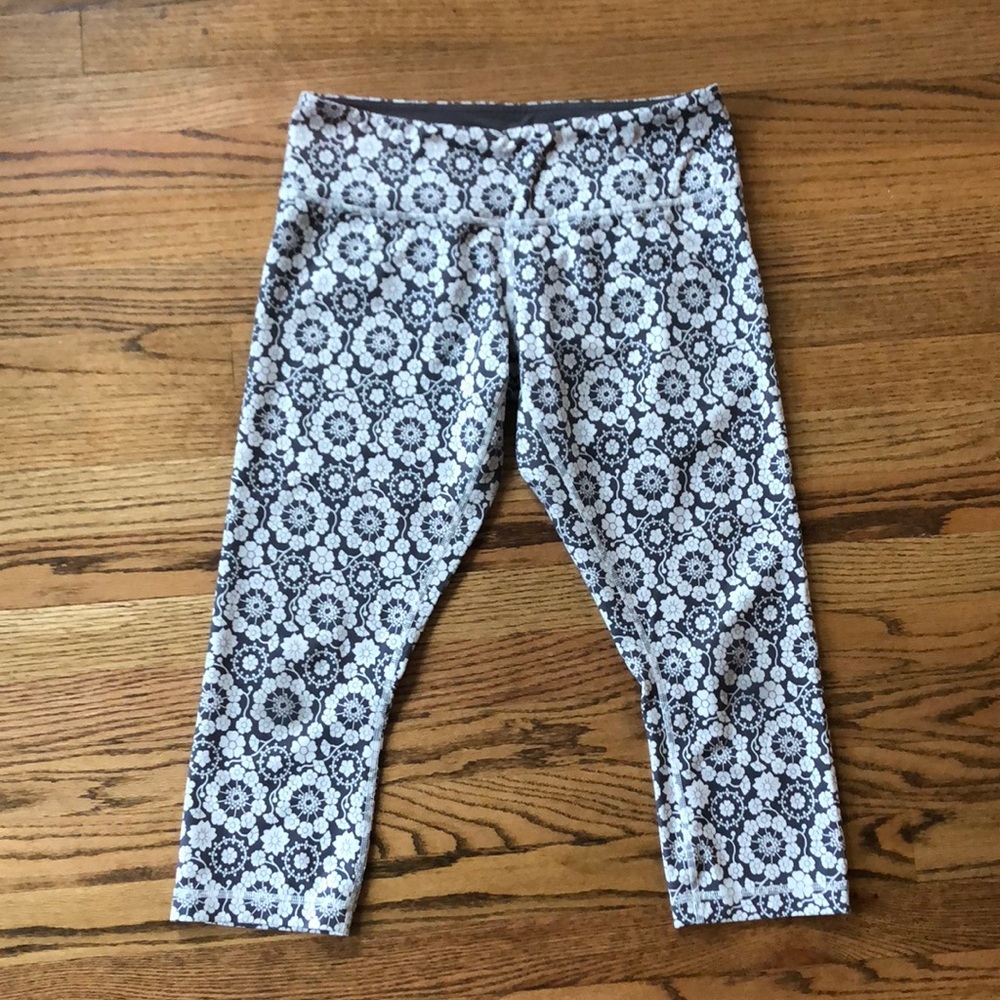 ADORABLE Lululemon athletica crops